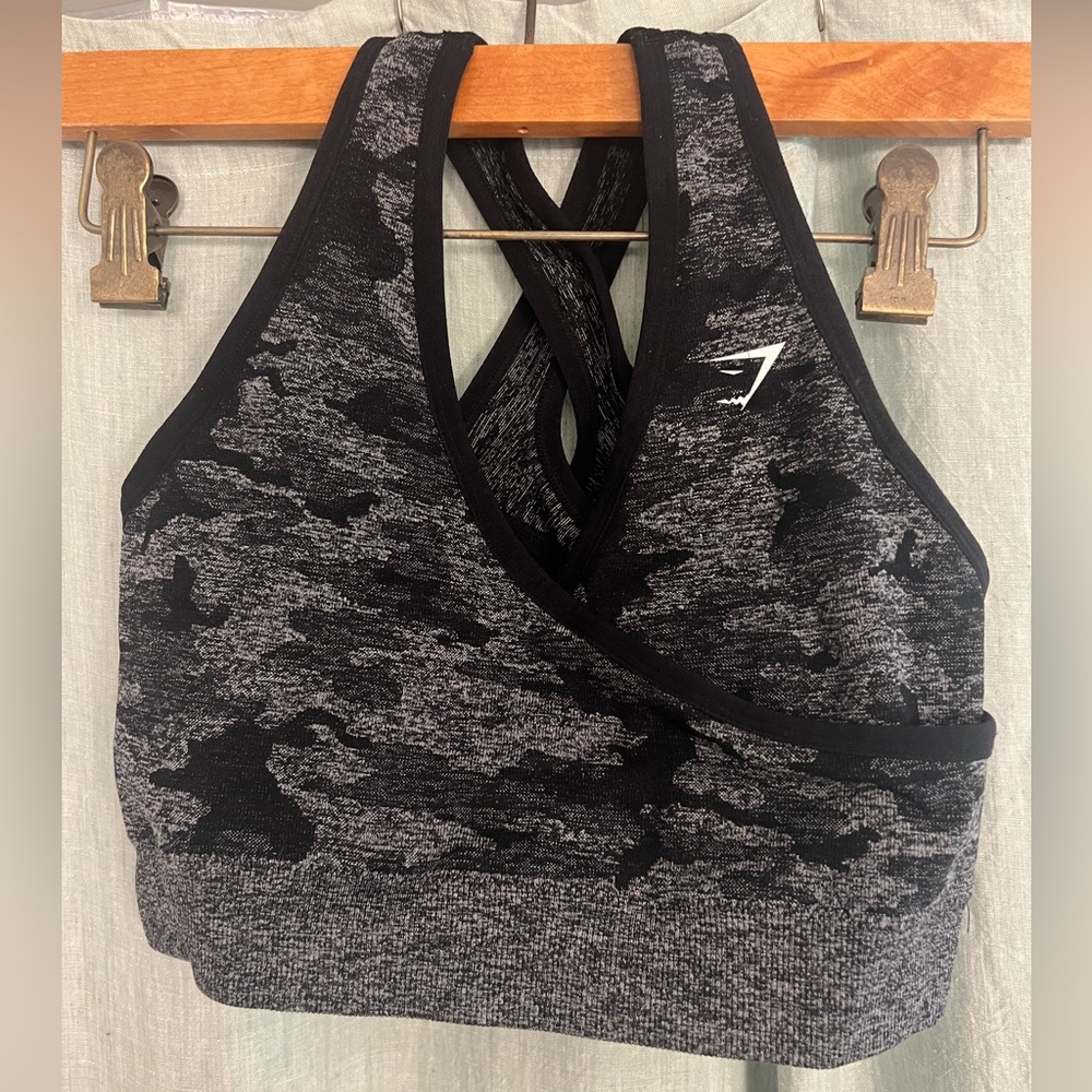 Gymshark Adapt Camo Seamless Sports Bra (women’s medium, black)